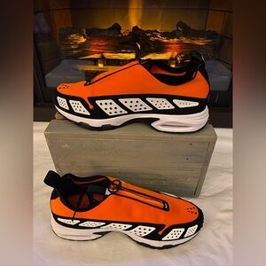 NWT Nike AirMaxGo-MensSz-11.5 /WomenSz-13- Orange,Black,White Gym/Athletic Shoes